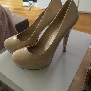 Closed toe nude also size 39 heels